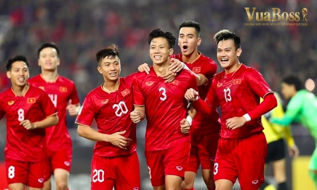 Player analysing small wins on mobile with UPI receipts beside